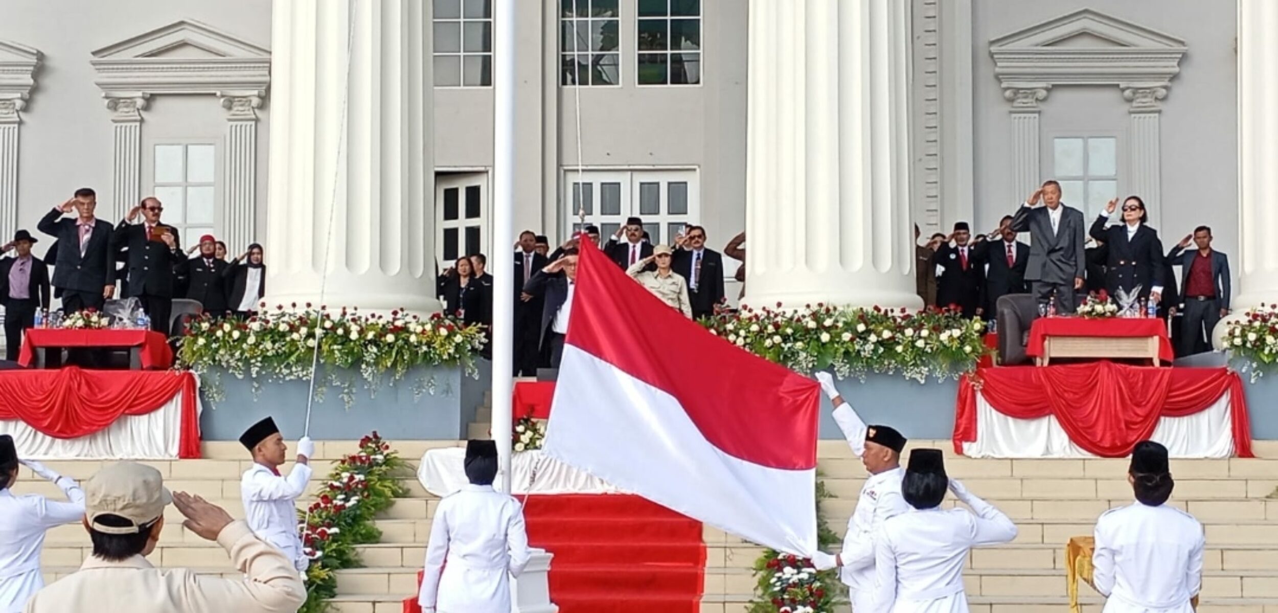 Kreatifitas Manajemen JTP Group Kota Batu saat Gelar Upacara HUT RI