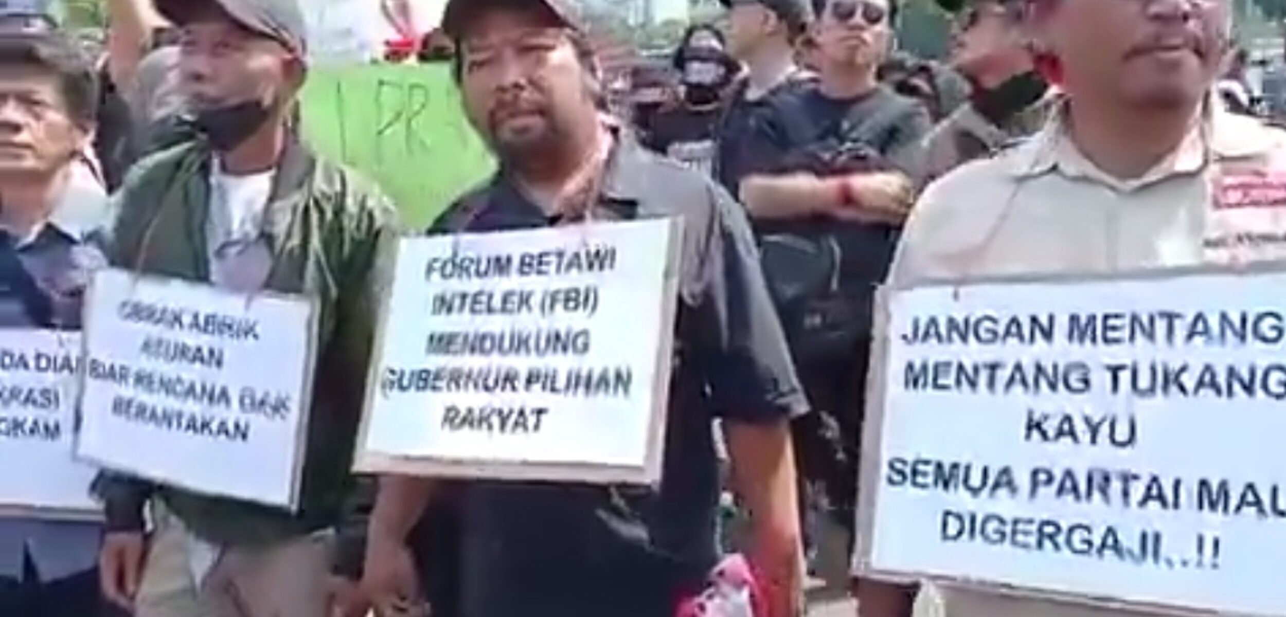 Seru… Ribuan Massa Kepung Gedung DPR RI Tolak Pengesahan Revisi UU Pilkada