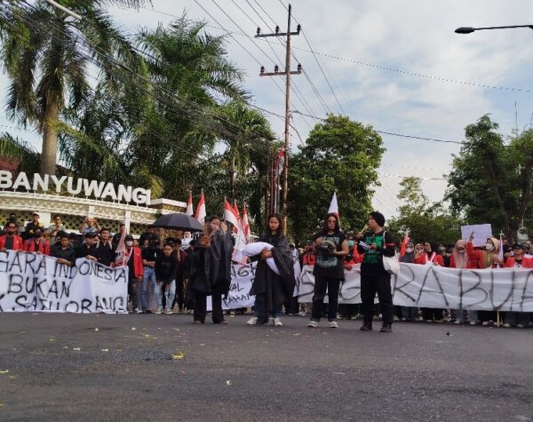 Mahasiswa Banyuwangi Turut Kawal Keputusan MK, Geruduk Gedung KPU dan DPRD
