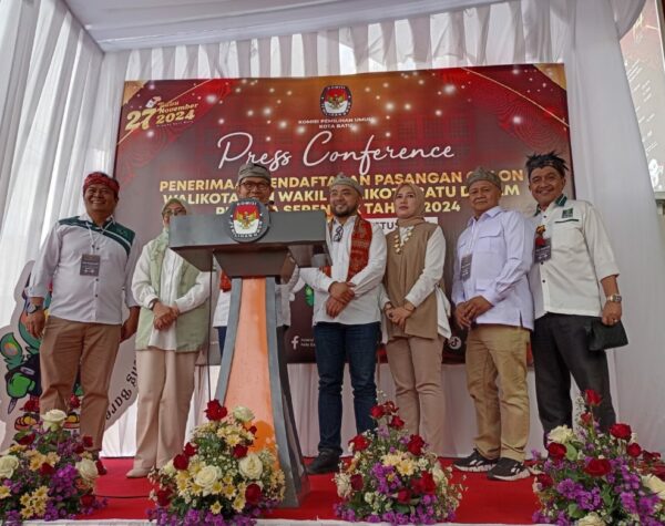 Cak Nur dan Mas Heli Daftar ke KPU Kota Batu, Doakan Pilkada Adem Ayem