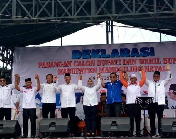 Ribuan Masyarakat Madina Ikuti Deklarasi Pasangan Saipullah-Atika