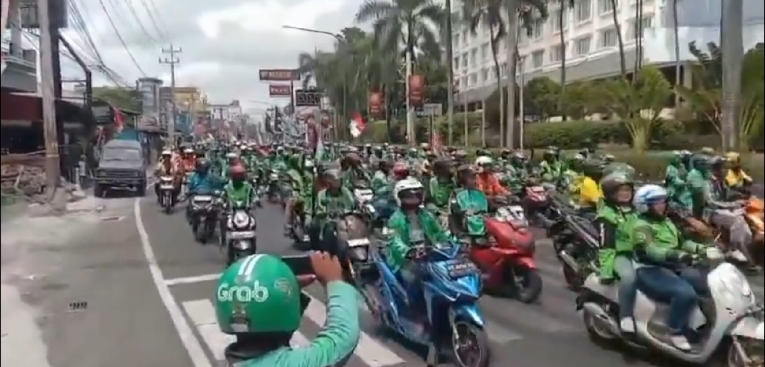 Ribuan Pengemudi Ojol dan Kurir Demo, Ini Dia Tuntutannya