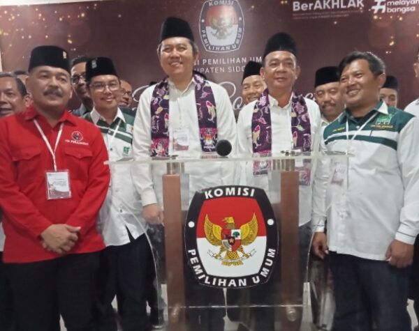 Diiringi Musik Patrol, Paslon Mas Iin-Edi Widodo Daftar Pilkada Sidoarjo