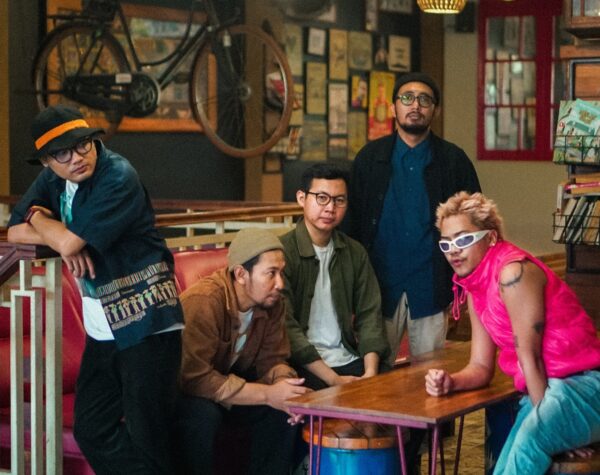 Single Perdana dari Adurusa, Ikat: Kisah Dua Sejoli Dilema Sebelum Mengikat Janji