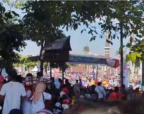 Tak Bisa Kumpulkan Kupon di Jalan Sehat Warsubi, Warga Jombang Kecewa