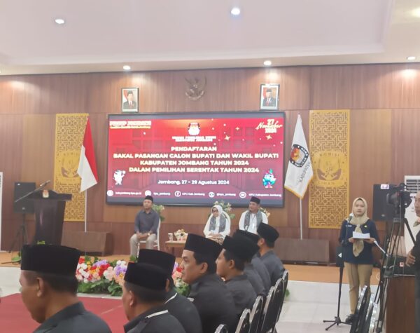 Diusung 3 Parpol, Mundjidah-Sumrambah Resmi Daftar ke KPU Jombang