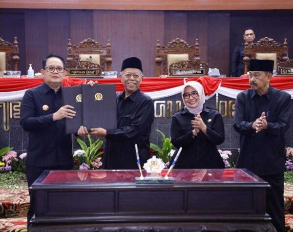 Masa Tugas 116 Anggota DPRD Jatim Berakhir, Pj Gubernur Adhy Beri Apresiasi Kinerja
