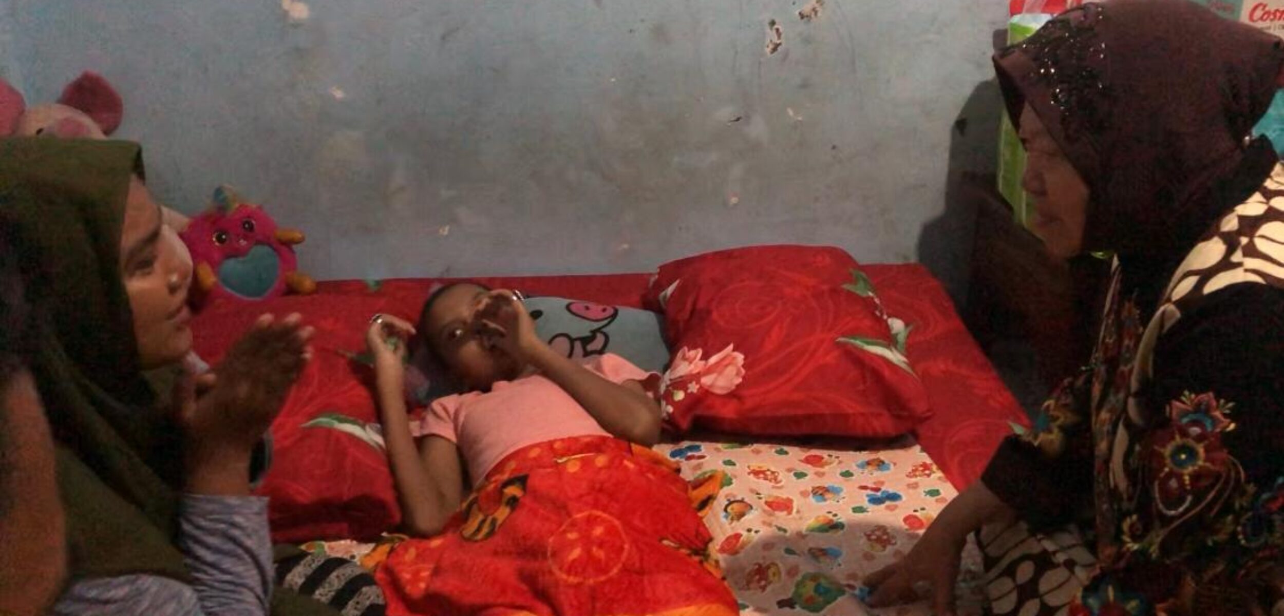 Gadis Pengidap Tumor Uterus di Kota Mojokerto Dijenguk Mensos RI Tri Rismaharini