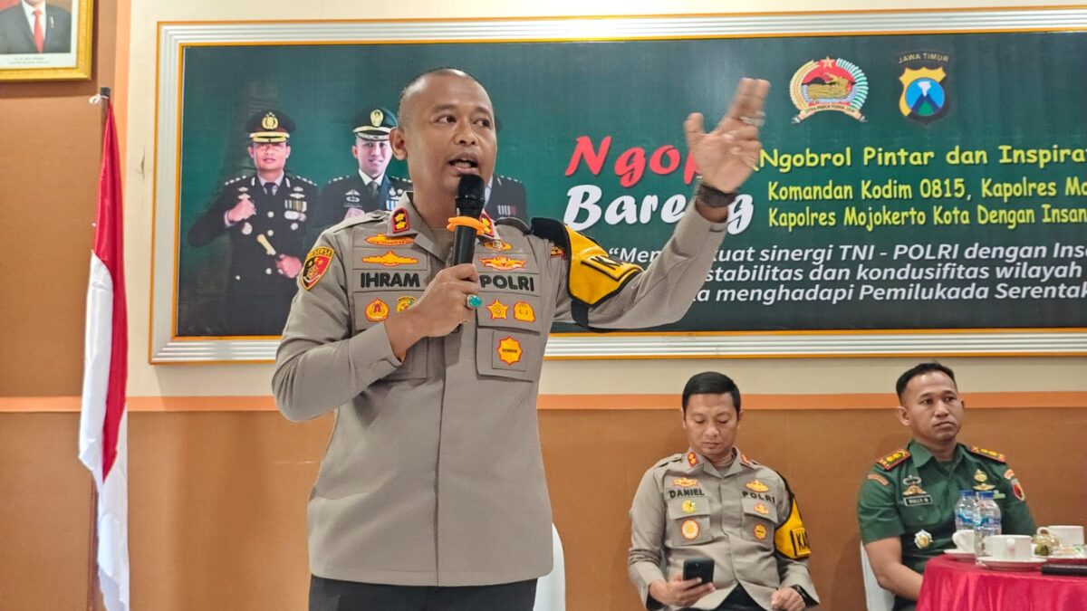 Kapolres Mojokerto, AKBP Ihram Kustarto saat memberikan sambutan di hadapan awak media