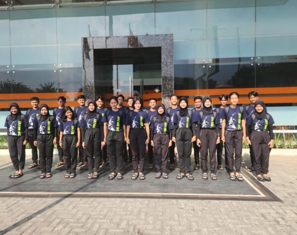 Sangat Dimanjakan, Manager Tim Drumband PON Jatim Berikan 14 Jersey Tanding