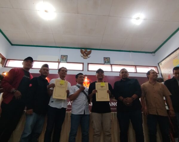 Berkas Dua Bapaslon Pilkada Banyuwangi Dinyatakan Lengkap dan Diterima