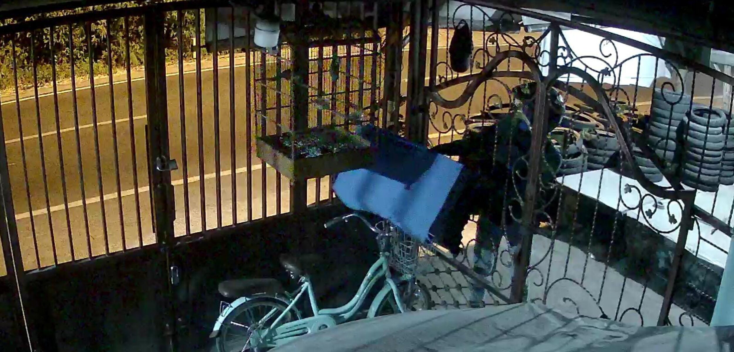 Resahkan Warga Pacet, Maling Burung Berkicau Terekam CCTV