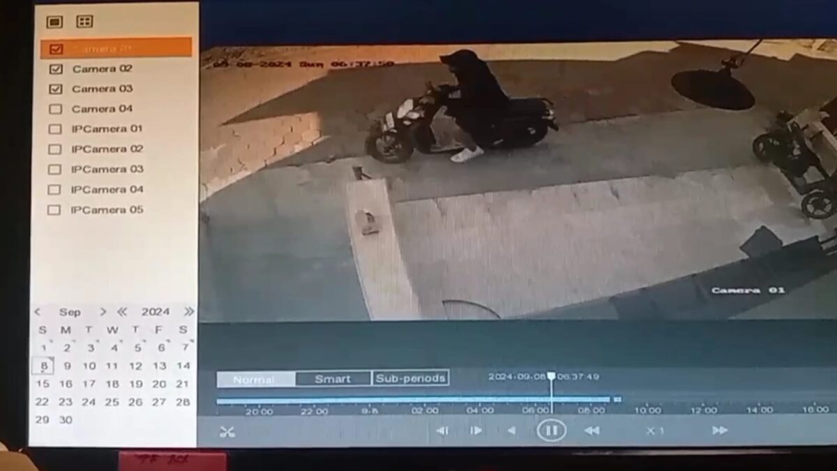 Tangkapan layar aksi pencurian motor karyawan toko roti di Kecamatan Mojosari, Kabupaten Mojokerto, Minggu (8/9/2024) kemarin (Andy Kabarterdepan.com) 