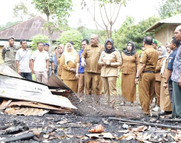 Tinjau Rumah Warga yang Ludes Terbakar, Begini Saran Wabup Madina