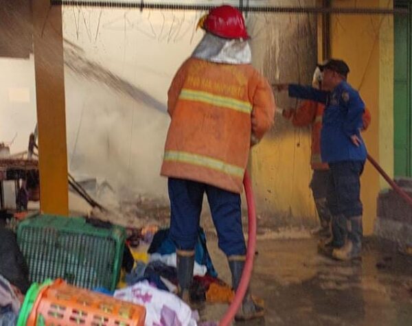 Gegara Gas LPG Bocor, Tempat Usaha Laundry Pakaian di Ngoro Ludes Terbakar