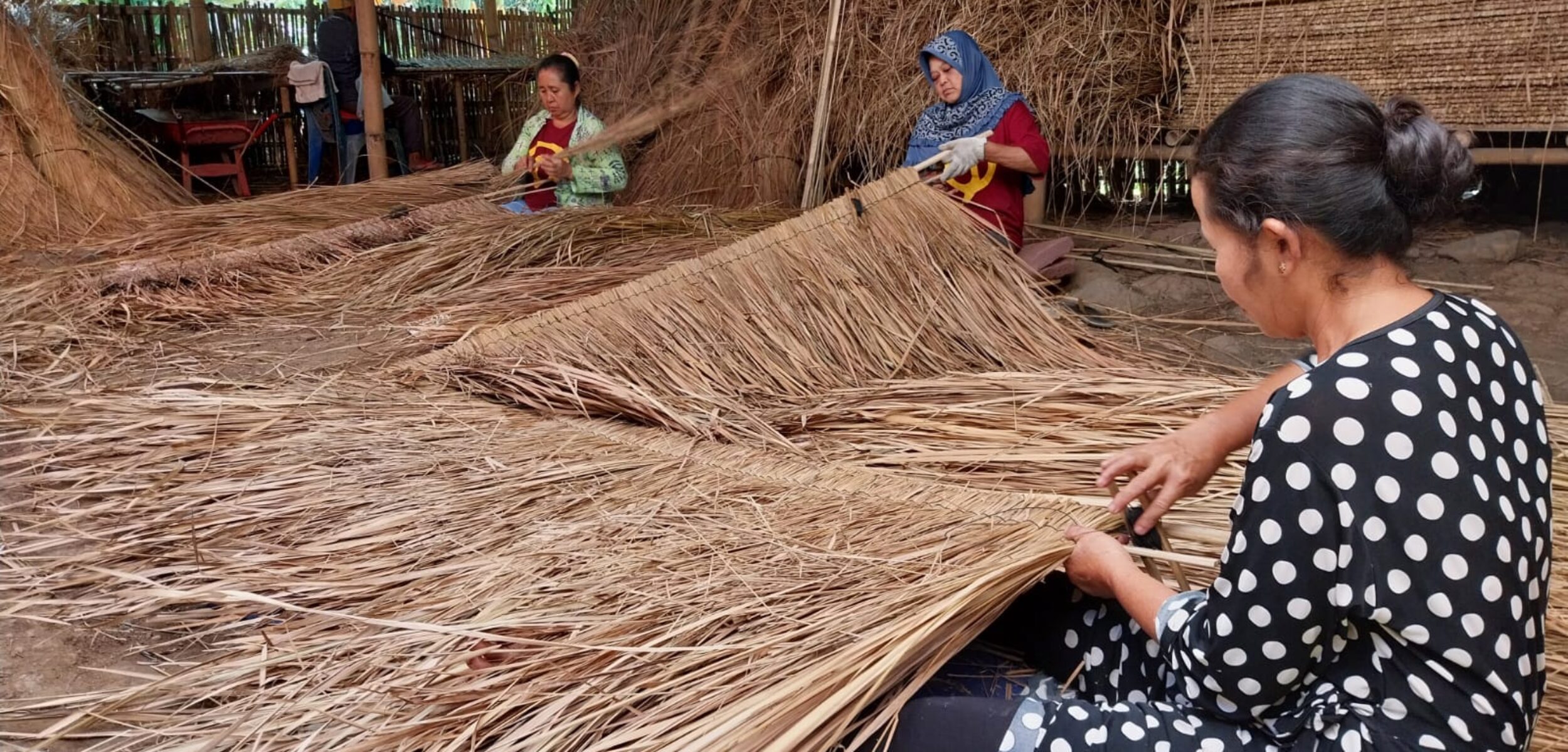Kreatif! Warga Banyuwangi Sulap Ilalang jadi Anyaman