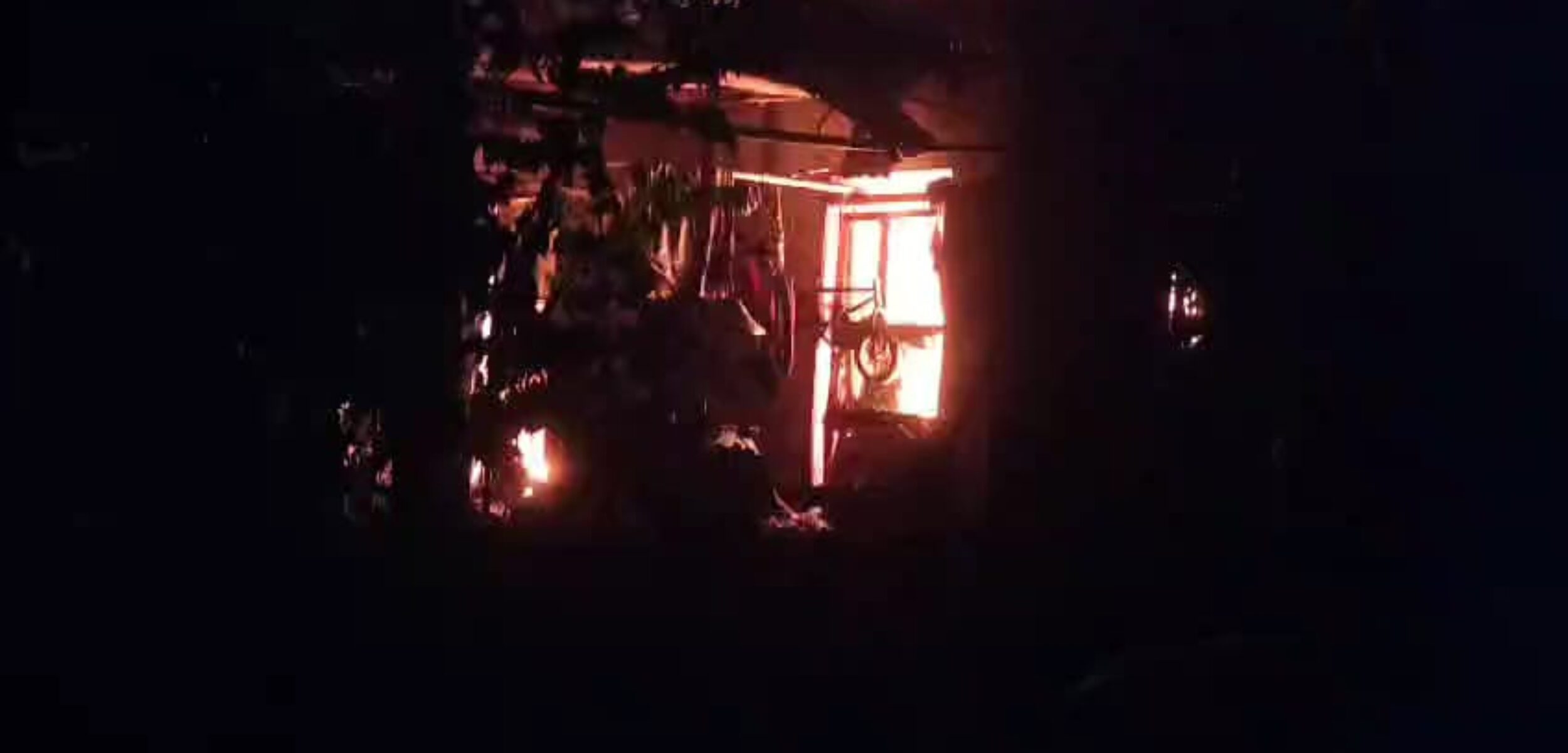 Api Membakar Dapur dan Ruang Penyimpanan Elektronik di Ngoro