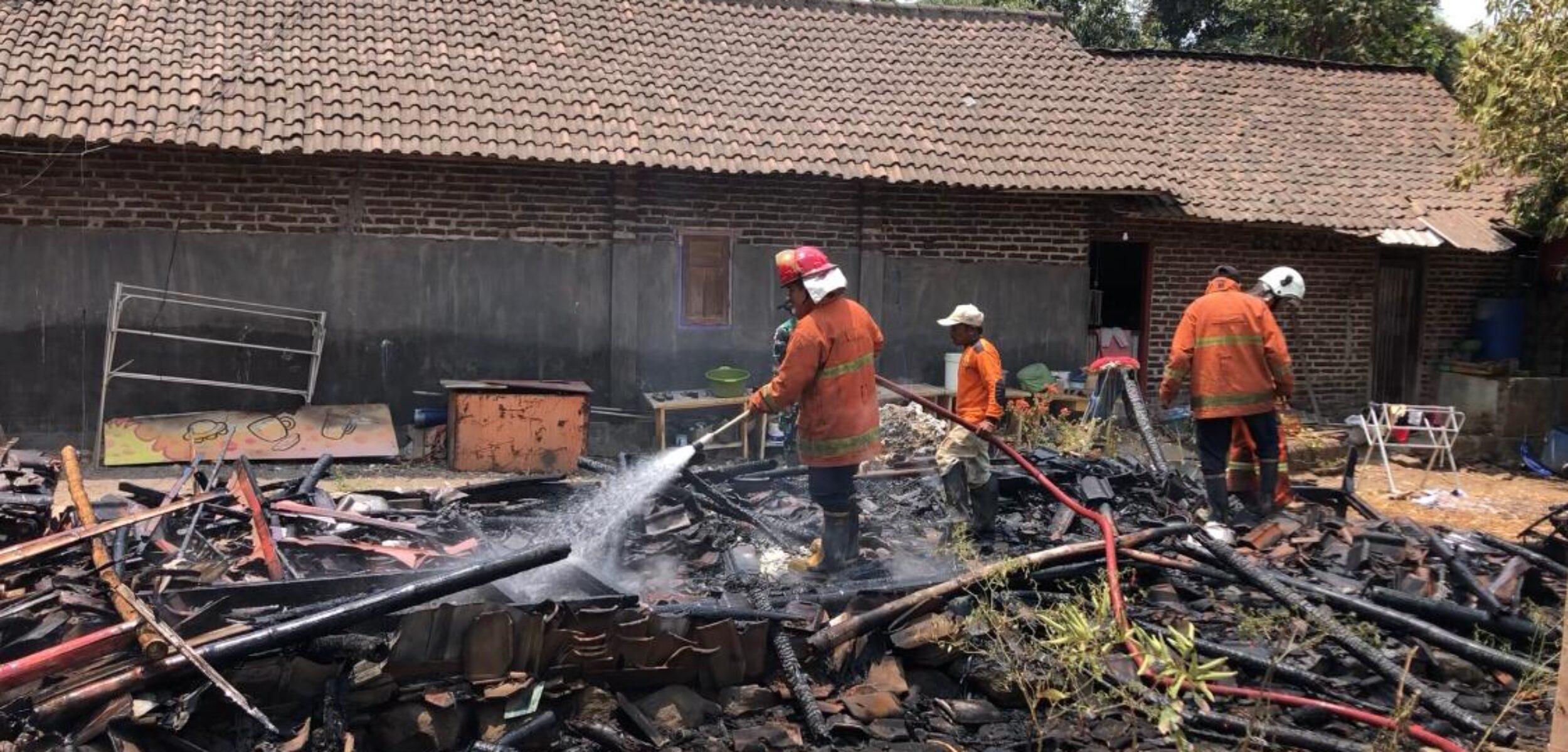 Api Membakar Rumah Lansia 80 Tahun yang Hidup Sendirian di Pungging