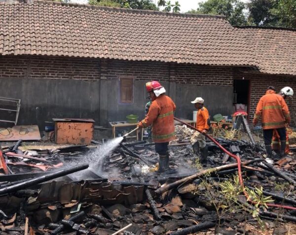 Api Membakar Rumah Lansia 80 Tahun yang Hidup Sendirian di Pungging
