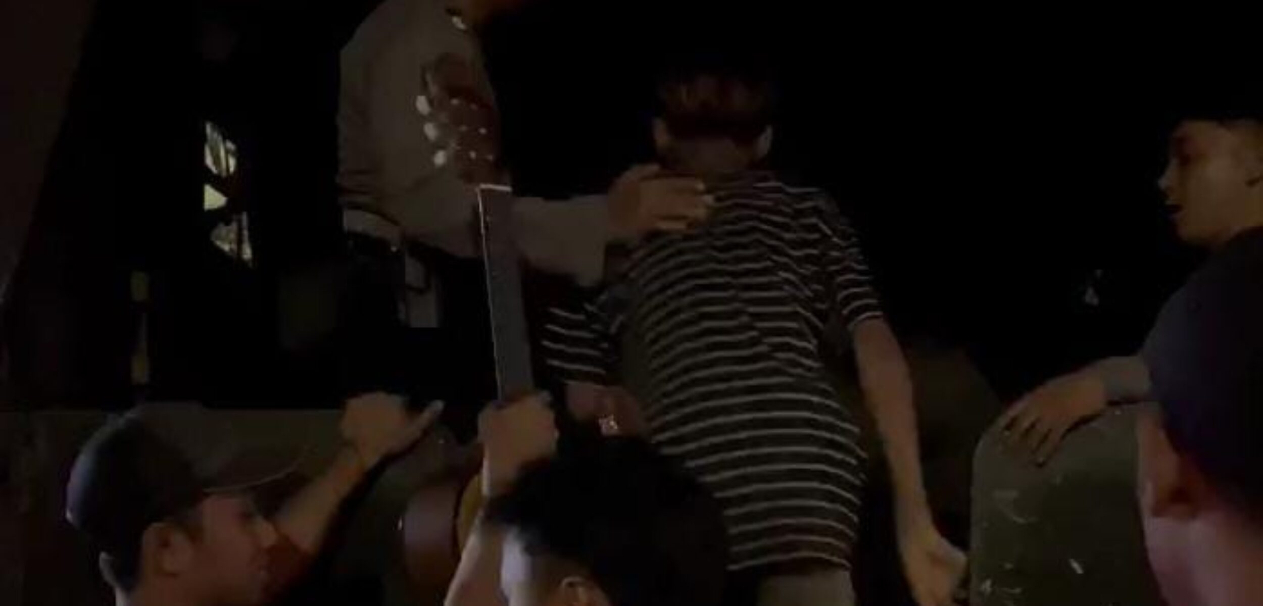 Para pengamen yang terjaring razia di di kawasan Alun-alun Wiraraja dan sepanjang Jalan Benteng Pancasila Kota Mojokerto, Selasa (17/9/2024) malam (Andy / Kabarterdepan.com)