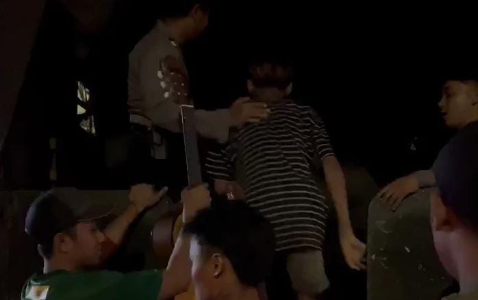 Para pengamen yang terjaring razia di di kawasan Alun-alun Wiraraja dan sepanjang Jalan Benteng Pancasila Kota Mojokerto, Selasa (17/9/2024) malam (Andy / Kabarterdepan.com)