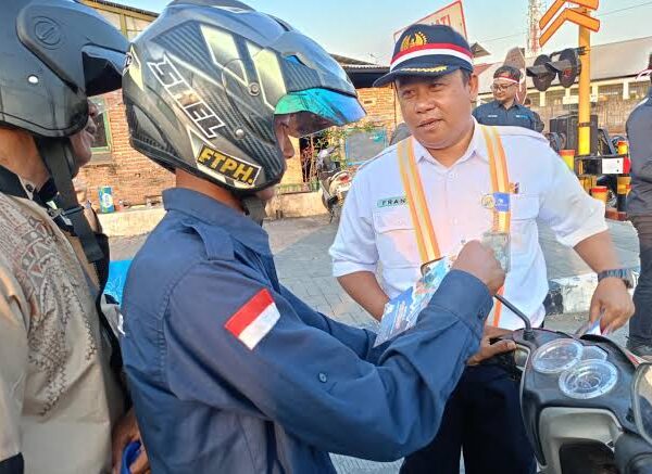 HUT Ke-79 KAI Diperingati Daop 4 dengan Sosialisasi di Perlintasan Kereta Api