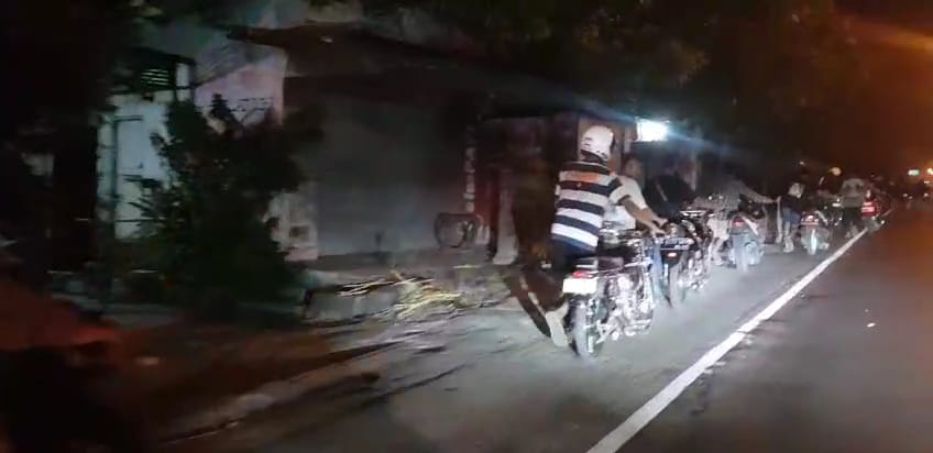 Motor yang terjaring digelandang ke Polsek Trowulan untuk diamankan, Sabtu (21/9/2024) malam (Andy / Kabarterdepan.com)