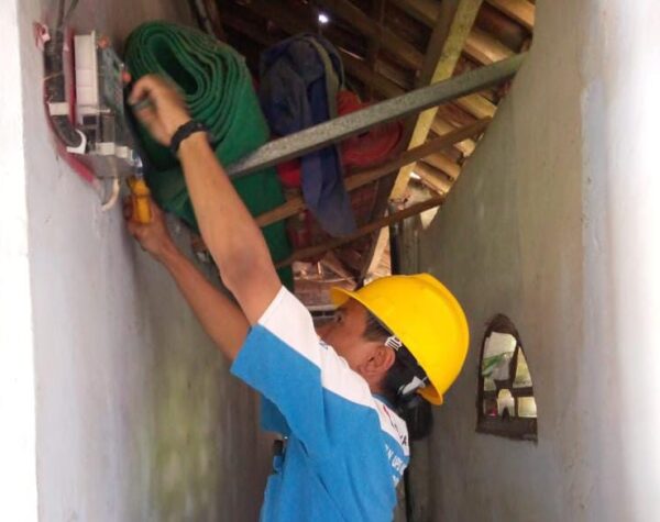 Miris, Meteran Listrik Musala di Pungging Diputus Petugas PLN, Adzan pun Tanpa Mikrofon