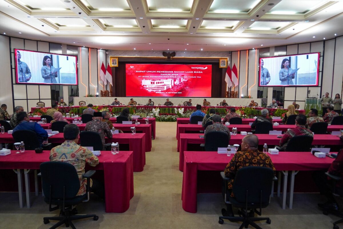 Ada Apa Sekda Kabupaten Mojokerto Hadiri RUPSLB 2024 Bank Jatim?