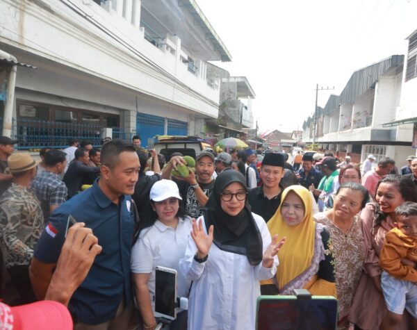 Ipuk Didoakan Memimpin Banyuwangi Sekali Lagi saat di Pasar Rogojampi
