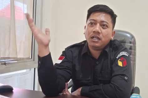 Bawaslu Kota Semarang Tertibkan APK Paslon yang Tidak Jadi Diusung Parpol