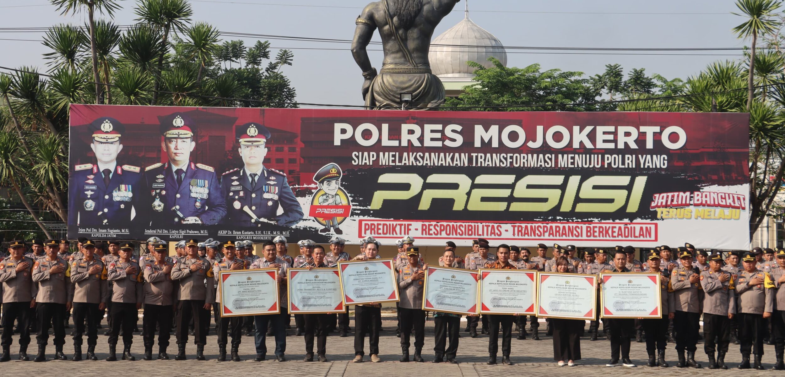 Berperan Ciptakan Harkamtibmas, 7 Warga Ini Raih Penghargaan dari Kapolres Mojokerto