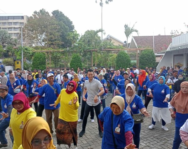 Ratusan Relawan Se-Kecamatan Batu Deklarasi Dukung Pasangan Firhando Gumelar-Rudi