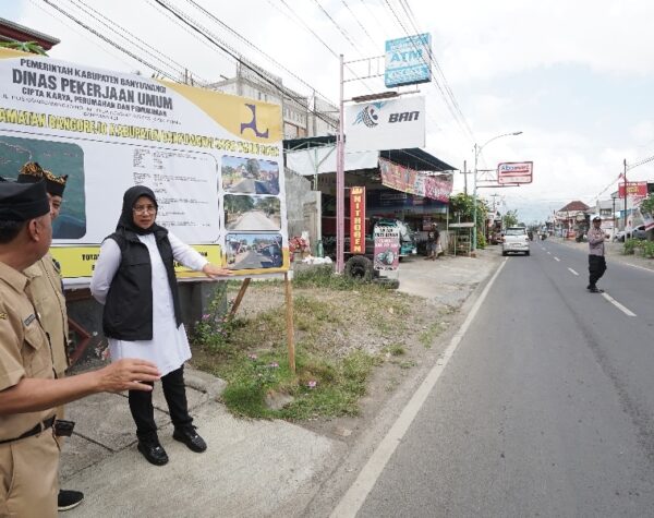 Bupati Ipuk Cek Progres Pembangunan 4 Ruas Jalan Baru di Banyuwangi