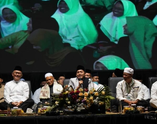 Ribuan Jemaah Hadiri Pengajian Umum Maulid Nabi dan Doa Bersama Pilkada Damai Bersama Gus Iqdam di Kota Batu