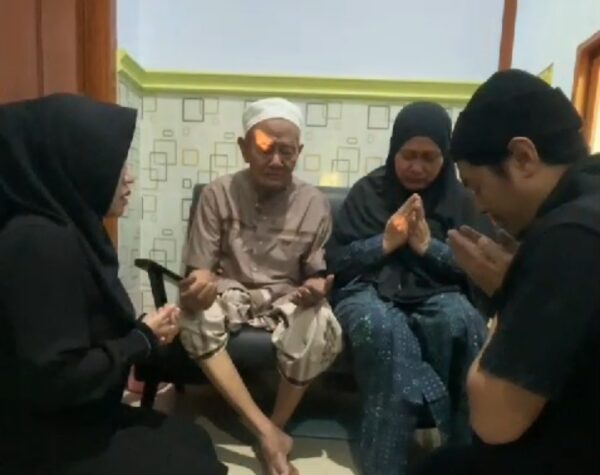 Momen Kiai Chusaini Doakan Ikfina-Gus Dulloh di Hari Pertama Kampanye Pilbup Mojokerto