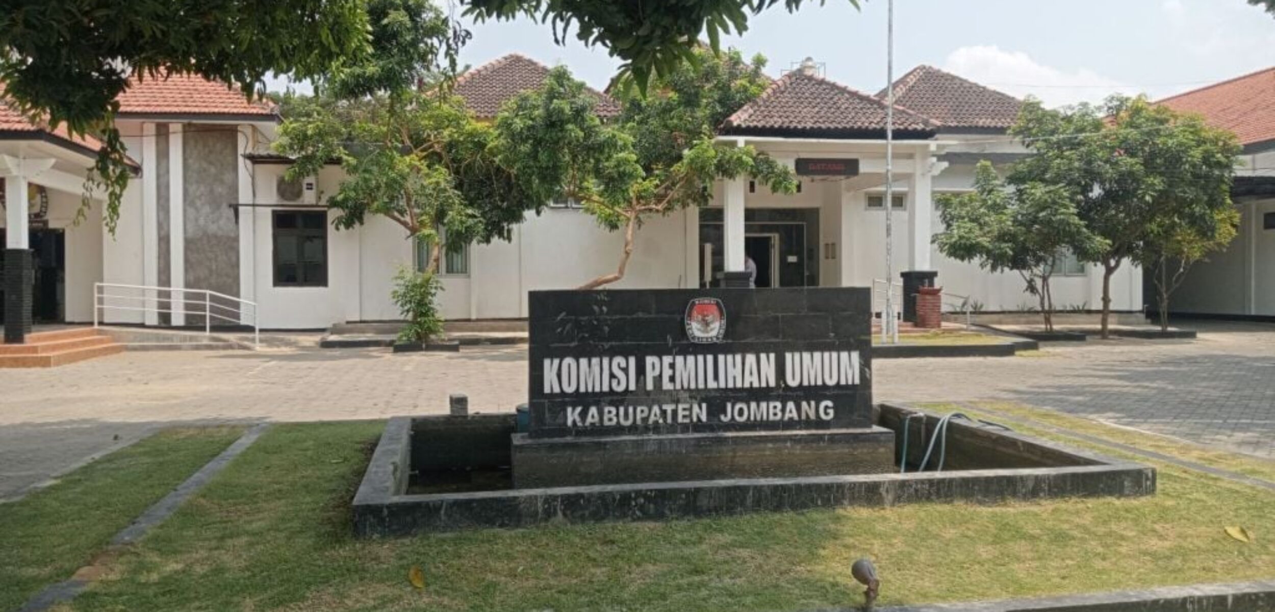 Mundjidah–Sumrambah dan Warsubi-Salman Lolos Tes Kesehatan Pilbup Jombang