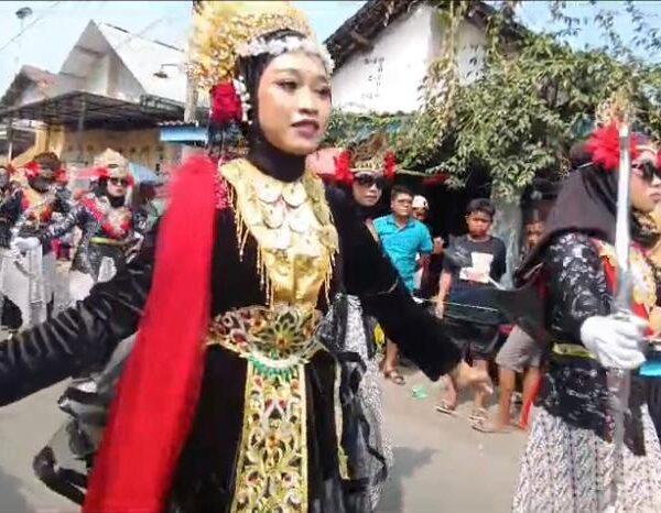 Meriah, Puncak Acara Peringatan Maulid Nabi Muhammad di Jombang Diwarnai Pawai Budaya
