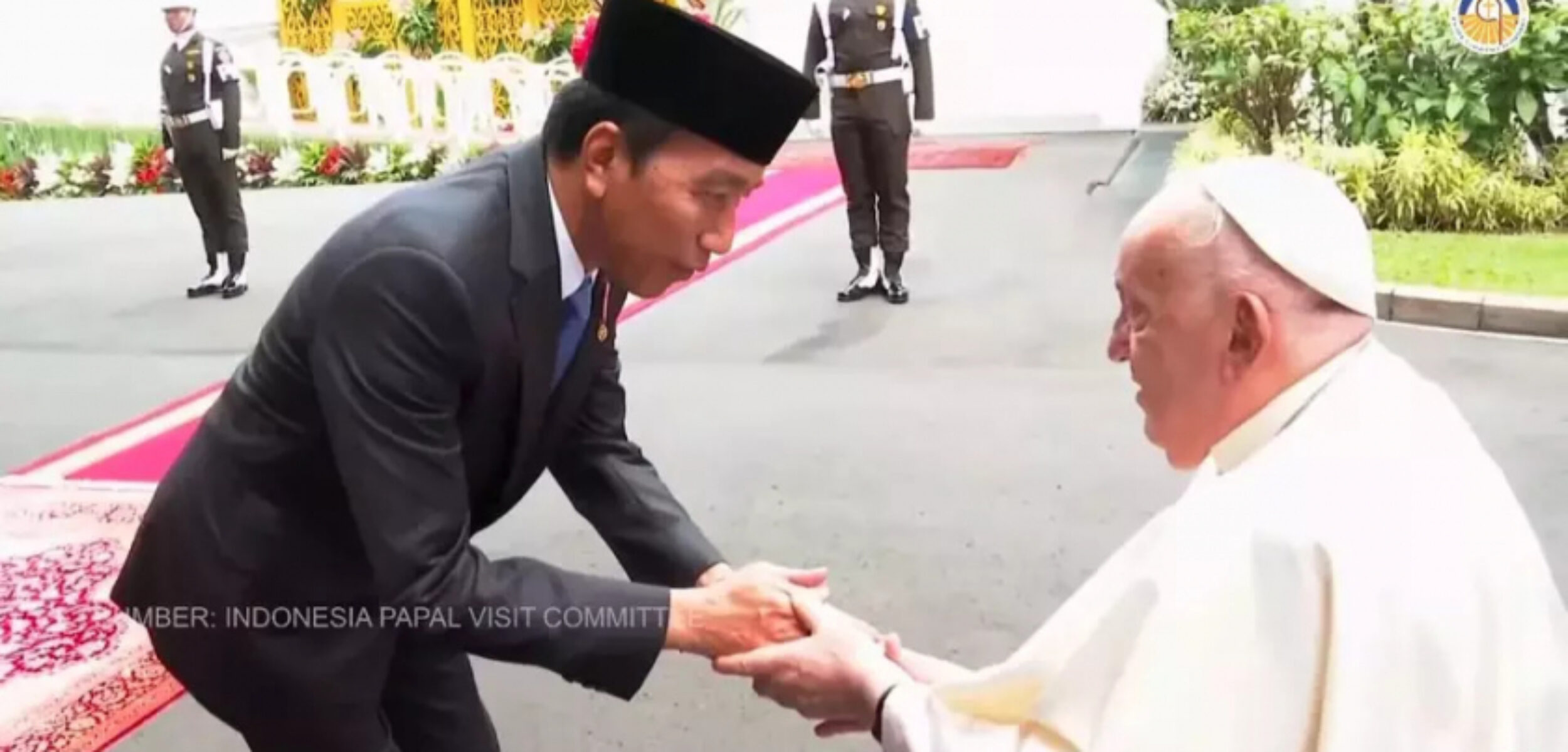 presiden jokowi sambut paus fransiskus foto pmjdok indonesis 840x576