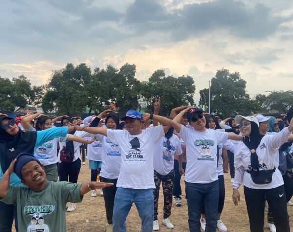 Senam Mubarok Kembali Dihelat, Gus Barra-Rizal Ajak Warga Pungging Hidup Sehat