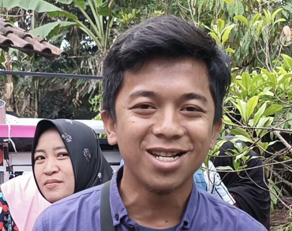 Senangnya Penjual Bakso Keliling, Usahanya Diborong Cabup Mojokerto Gus Barra saat Kampanye