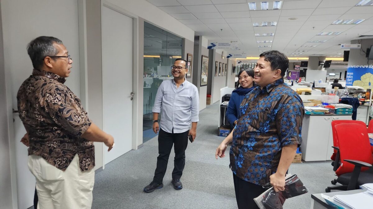 Tim Kabar Terdepan diterima oleh Wakil Pemimpin Umum 2 Kompas sekaligus VP National KG Media yaitu Paulus Tri Agung Kristanto (Redaksi / Kabarterdepan.com) 