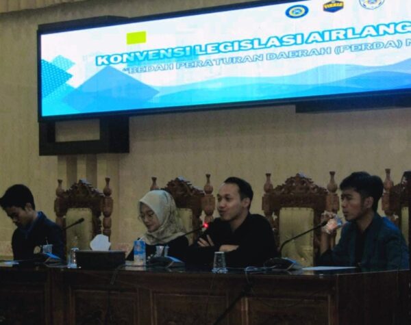 Mahasiswa Unair Kecewa Anggota Dewan Banyuwangi Tidak Hadir di Konvensi Pengelolahan Saham Pemkab di PT BSI