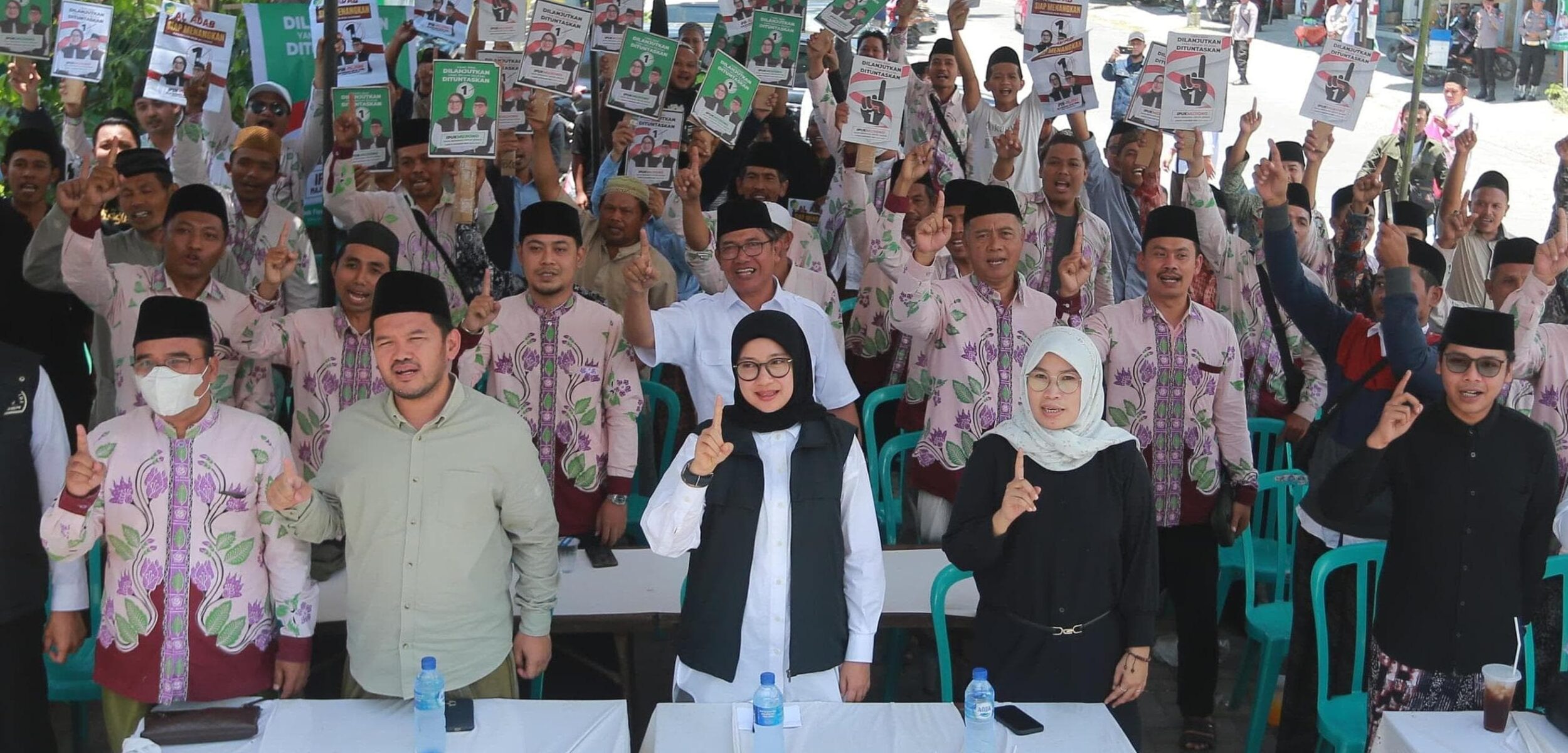 Alumni Ponpes Darussalam Blokagung Deklarasi Menangkan Ipuk-Muji: Nderek Dawuh Kiai