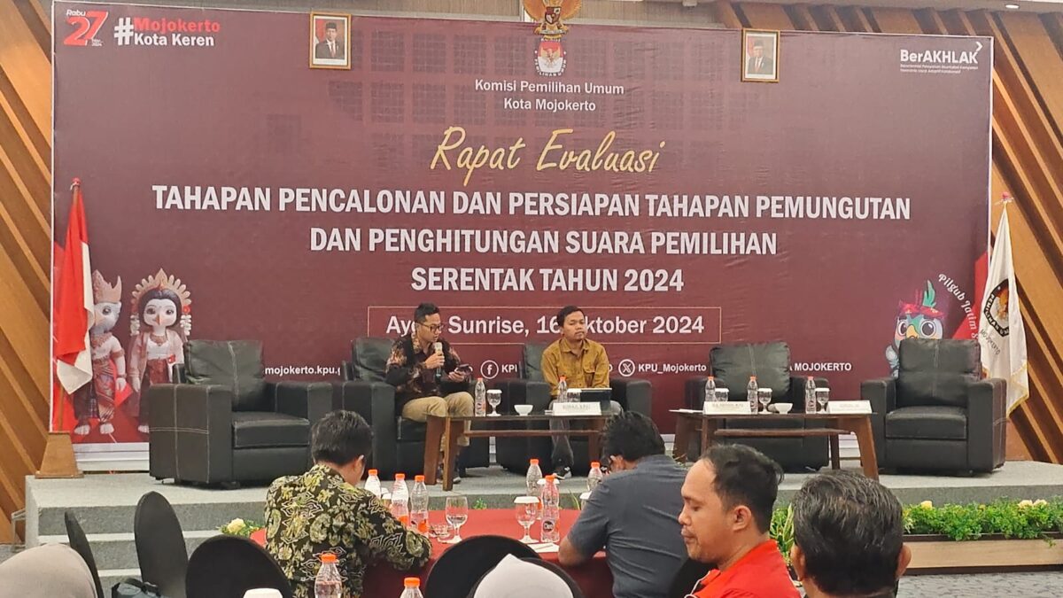 Rapat Evaluasi KPU Kota Mojokerto, Rabu (16/10/2024) pagi di Ballroom Ayolah Sunrise Mojokerto Hotel, Jalan Benteng Pancasila No 9 Kota Mojokerto (Andy / Kabarterdepan.com) 