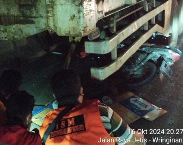 Tabrak Truk Parkir, Wanita 20 Tahun di Mojokerto Meregang Nyawa