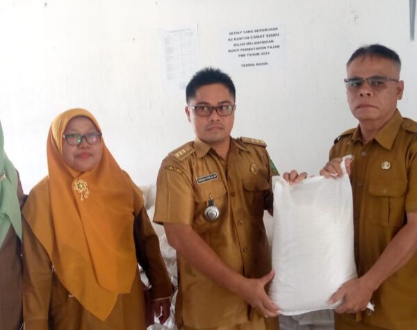 Warga Miskin Ekstrem di Siabu Madina Terima Bantuan Beras