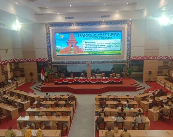 Sidang Paripurna DPRD Kabupaten Mojokerto, Bupati Sampaikan Jawaban Atas Pandangan Fraksi Terkait Raperda APBD T.A 2025