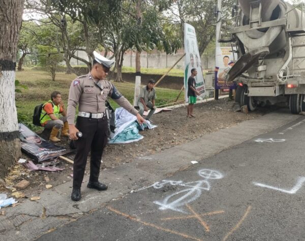 Polres Batu Ungkap Kronologi Truk Tak Kuat Menanjak hingga Mundur Tabrak Pengendara Motor