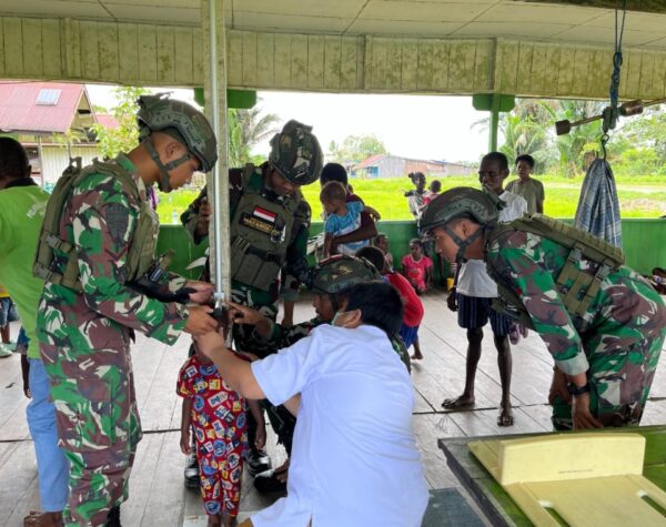 Lagi, Satgas Yonif 503/Mayangkara Berikan Bantuan Pelayanan Kesehatan di Papua